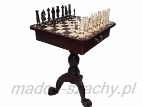 Mesa de ajedrez de madera con piezas