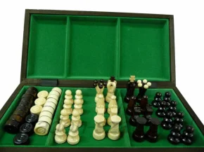 Juego de ajedrez, damas y otros juegos